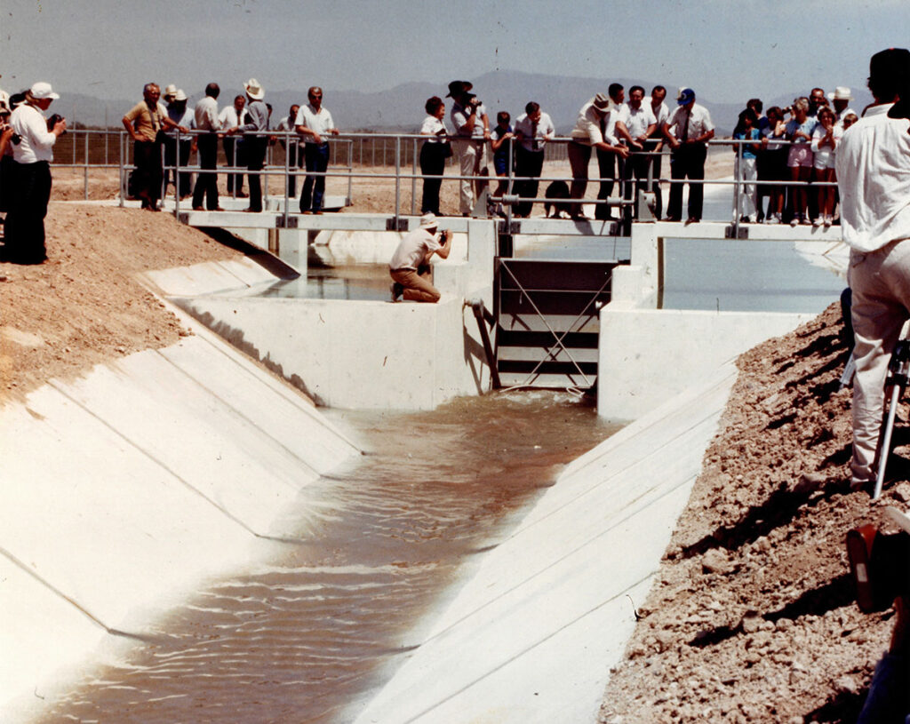 Crowd watching the first delivery of Colorado River water via the Central Arizona Project