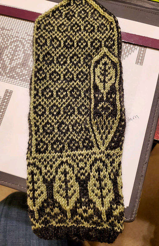 Knitted mitten